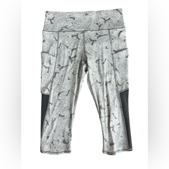 Athleta Colorblock Up For Anything Leaf Print Leggings Gray White Size Medium - Picture 1 of 7